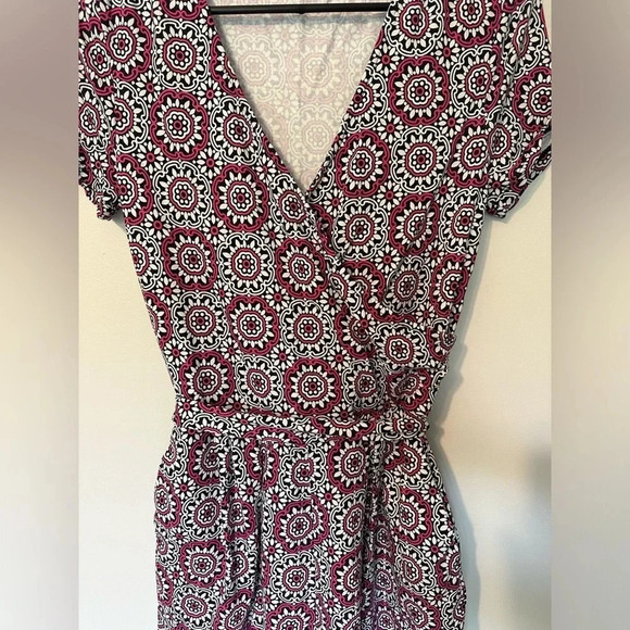 Boden Caroline Modal Jersey Sun Tile Faux Wrap Belted Romper Pink White 4 - Picture 5 of 13